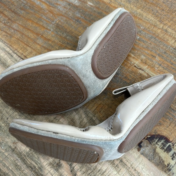 Yosi Samara Foldable Ballet Flat in Simply Taupe Patent Leather - Picture 10 of 13